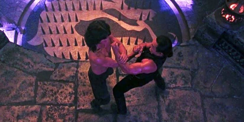 Liu Kang (Robin Shou) e Shang Tsung (Cary-Hiroyuki Tagawa) na batalha final em Mortal Kombat (1995)