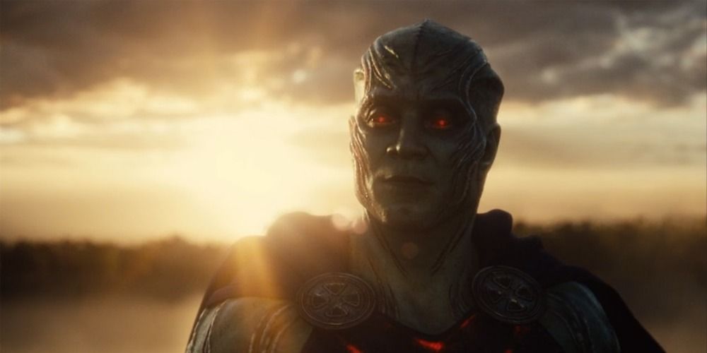 Martian Manhunter looking at Bruce Wayne at the end of Zack Snyders Justice League with the sun behind him