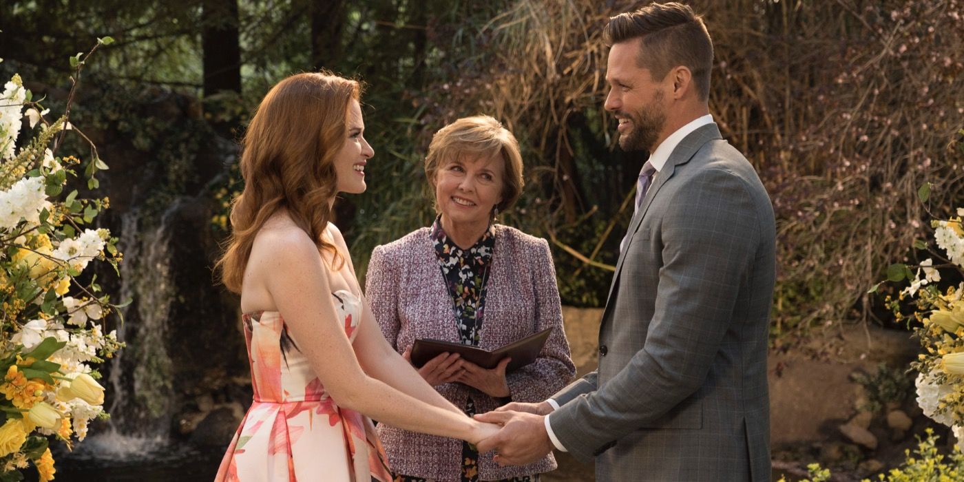 Why Sarah Drew's April Kepner Left Grey's Anatomy Season 14 (& Came Back In Season 17)