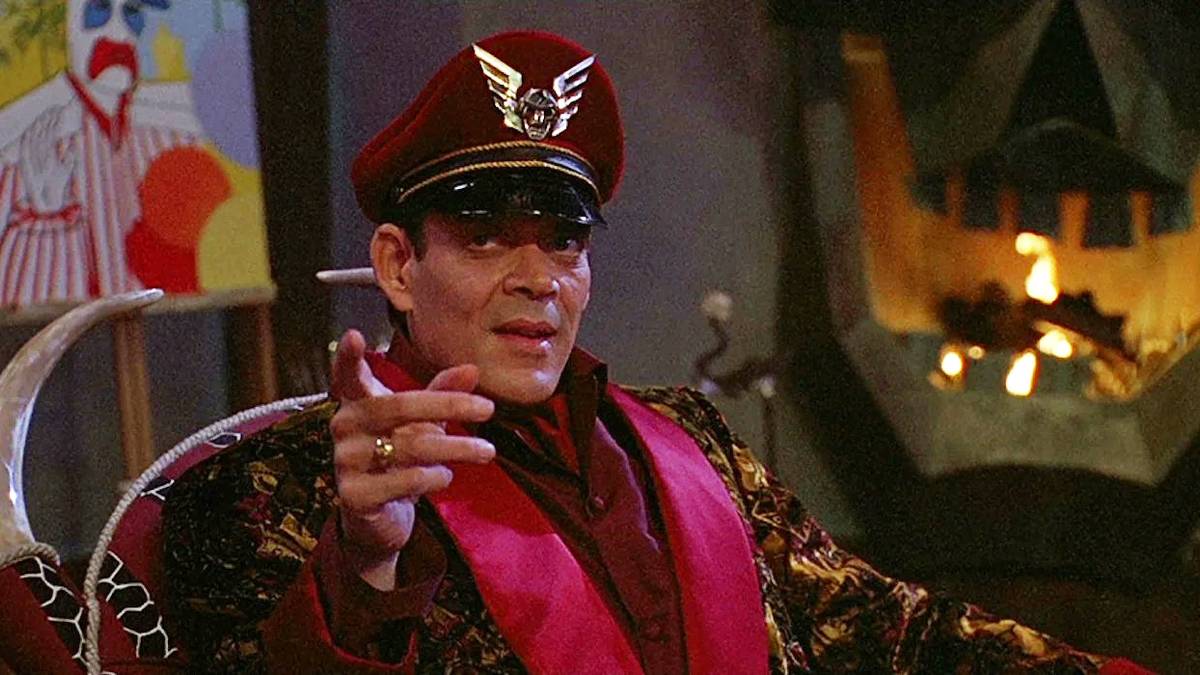 Raul-Julia-M-Bison-Street-Fighter.jpg