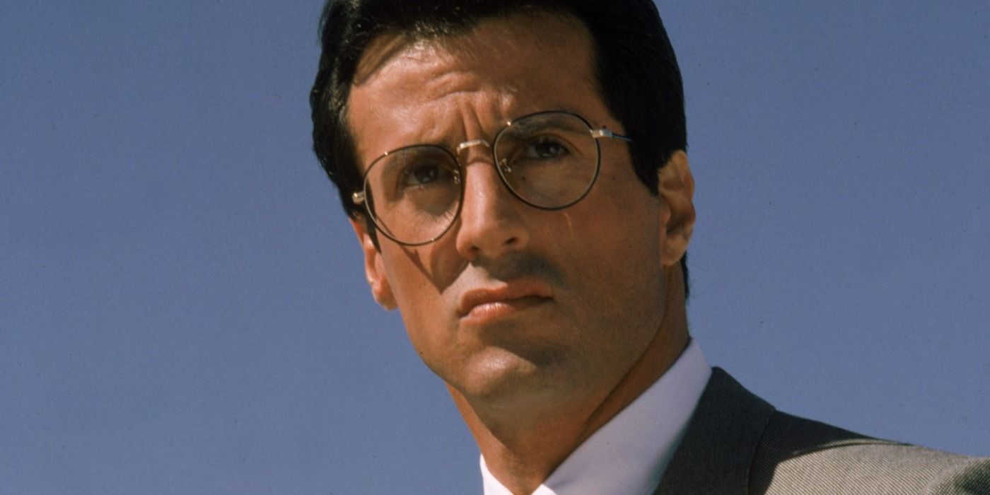 Ray Tango looking ahead of him in an intense manner in Tango and Cash