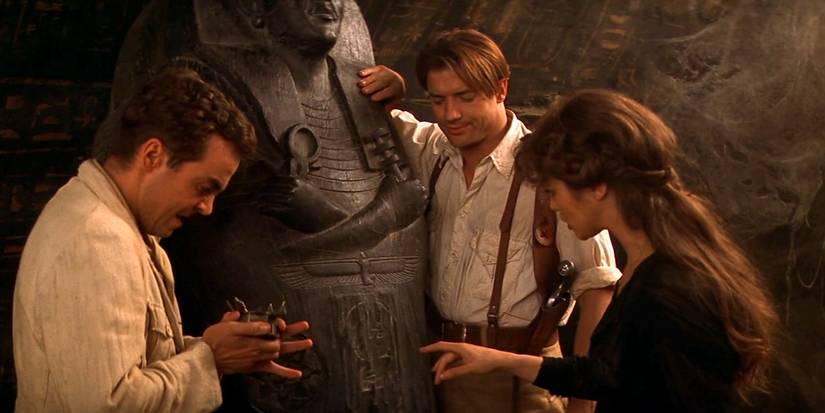Rick, Evie, and Jonathan with a coffin in The Mummy 1999