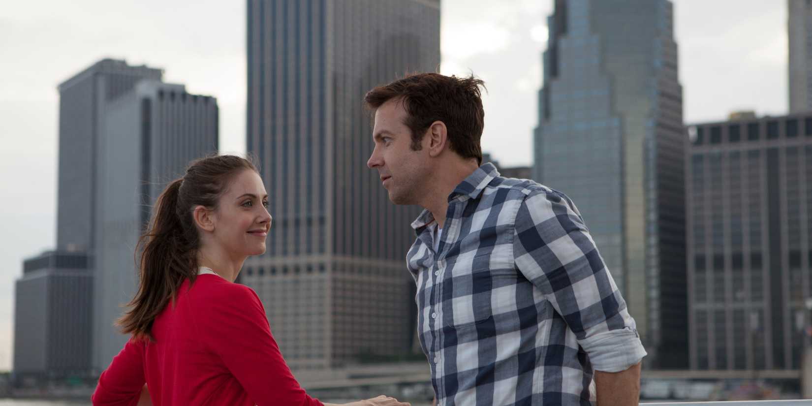 Alison Brie e Jason Sudeikis em Sleeping With Other People