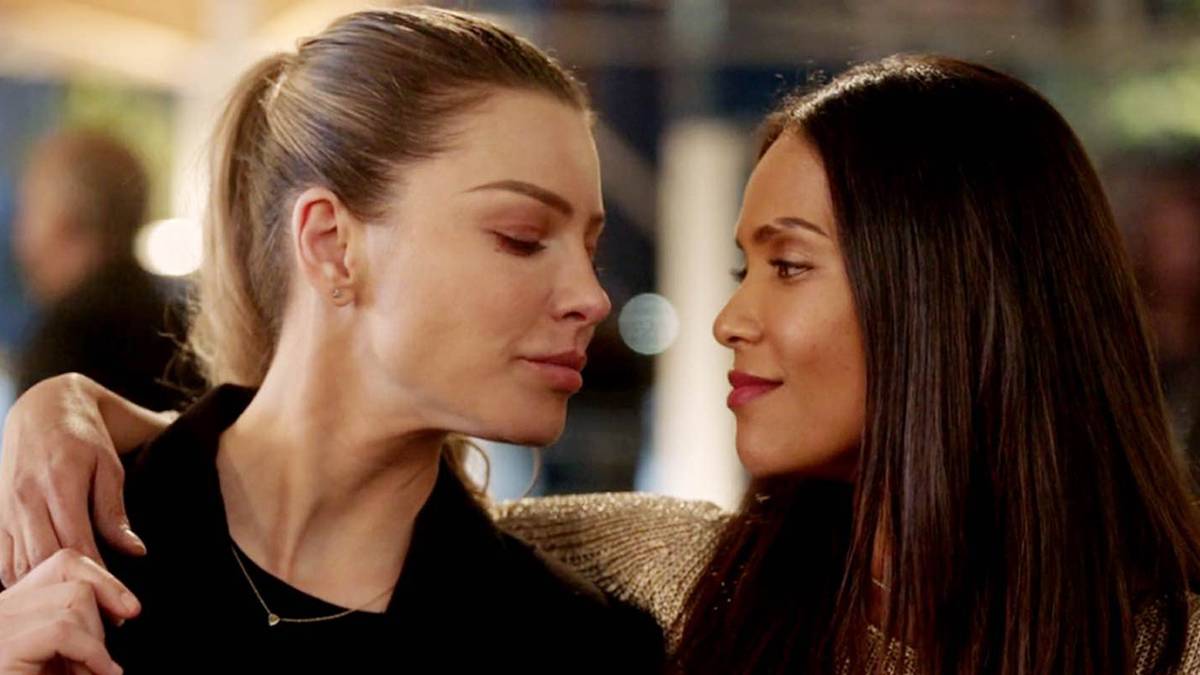 Lucifer Season 5 Gag Reel Has a Much Different Chloe/Maze Kiss Scene