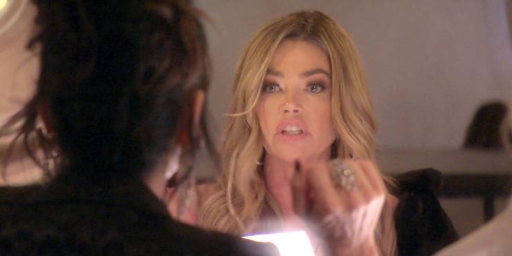 Denise Richards bryder den fjerde mur på RHOBH