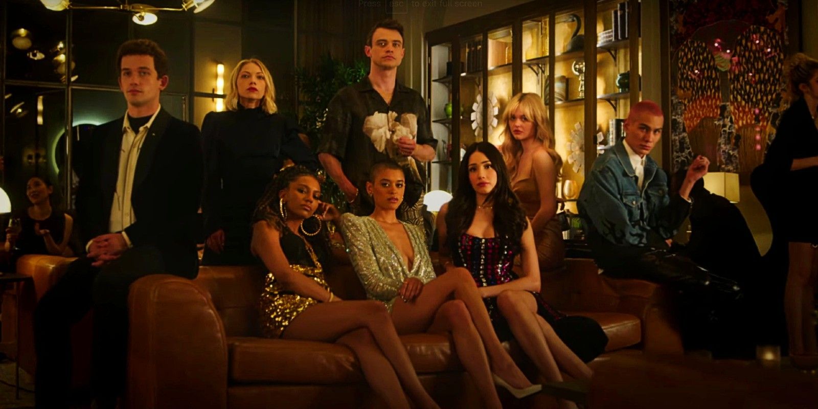 Gossip Girl Reviews Say HBO Maxs Reboot Lacks Viciousness Of Original