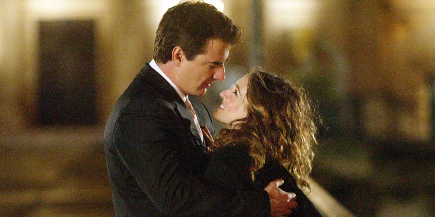 Carrie Bradshaw (Sarah Jessica Parker) and Mr. Big (Chris Noth) embrace each other on a Paris bridge in Sex and the City; season 6, episode 20 "An American Girl in Paris (Part Deux)".