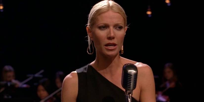 Holly Holiday singing in the auditorium