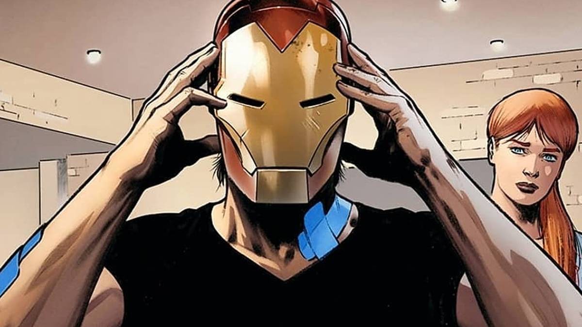 iron man broken helmet Avengers: Endgame - Master Craft MK50 Battle Damaged New in its original sealed package. iron man mark 50 battle
