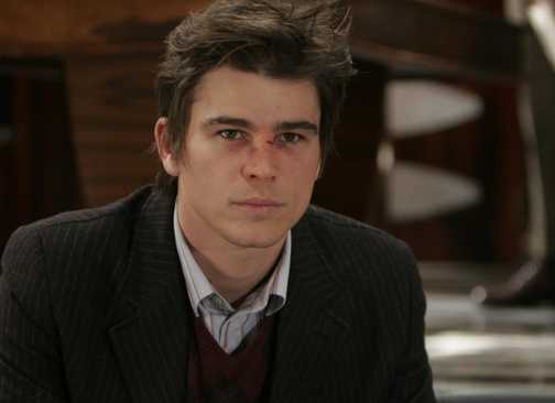 Josh Harnett with bloody nose in Lucky Number Slevin