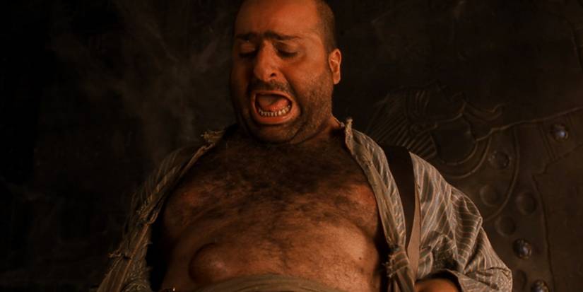 10 Harsh Realities Of Rewatching The Mummy, 27 Years Later 2 Warden Hassan screaming from the scarab in his body in The Mummy 1999