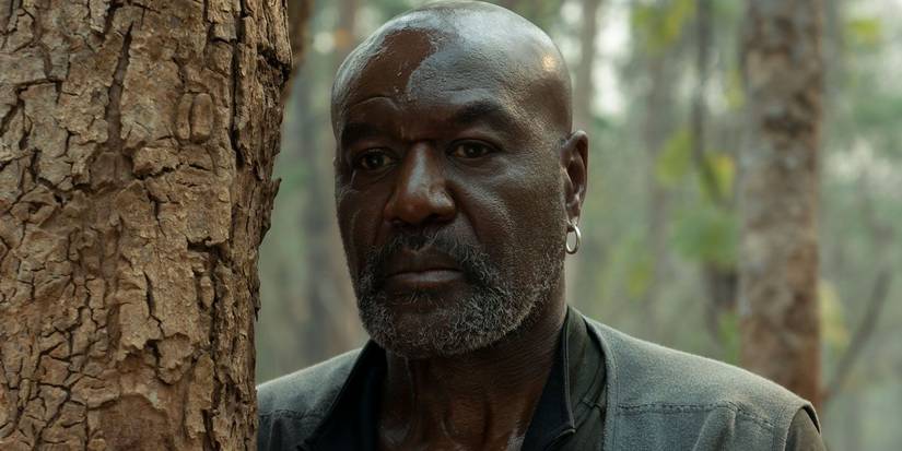 Delroy Lindo tampak serius di Da 5 Bloods