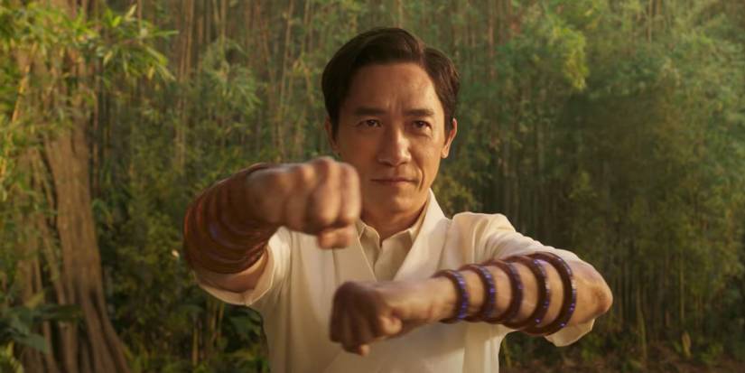 Wenwu using the Ten Rings in battle in Shang-Chi