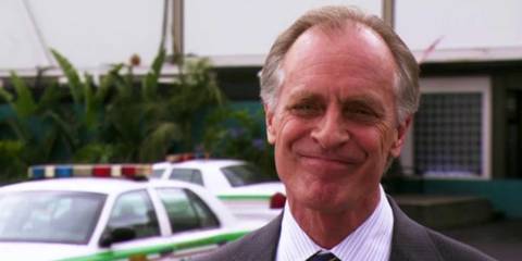 Frank Lundy giving a wide closed-mouth smile in Dexter