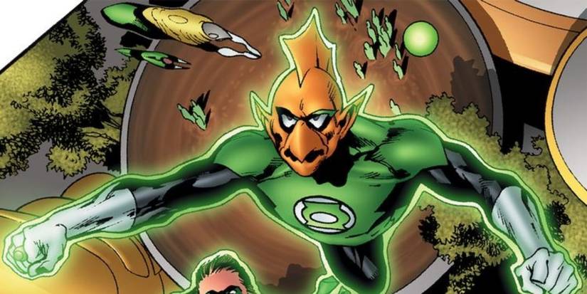 Tomar-Re surrounded by the Green Lantern's light and flying