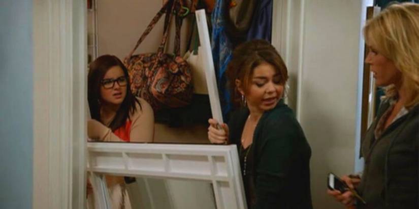 Modern Family: 10 Ways Claire Is Everyone's Favorite TV Mom
