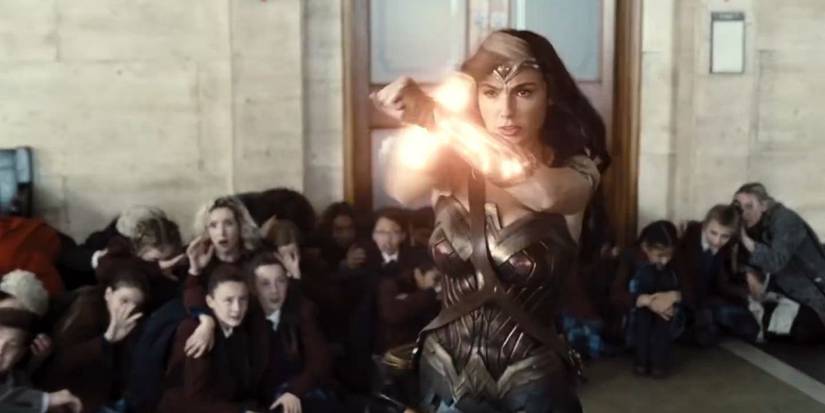 Snyderverse: 10 Best Comics References