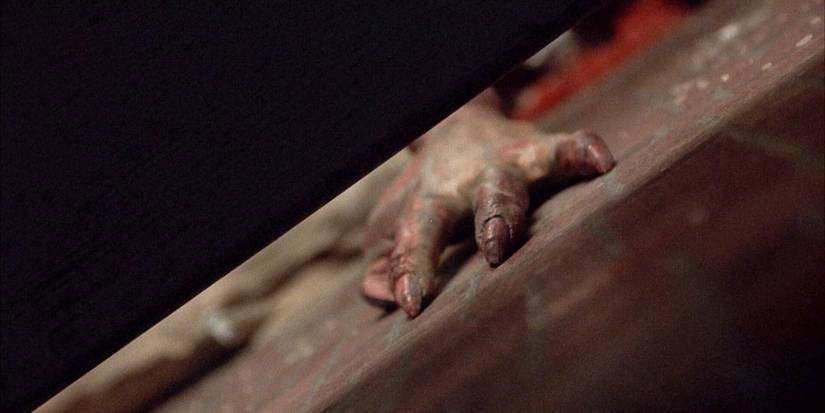 Signs: 10 Scariest Scenes We Can't Stop Thinking About