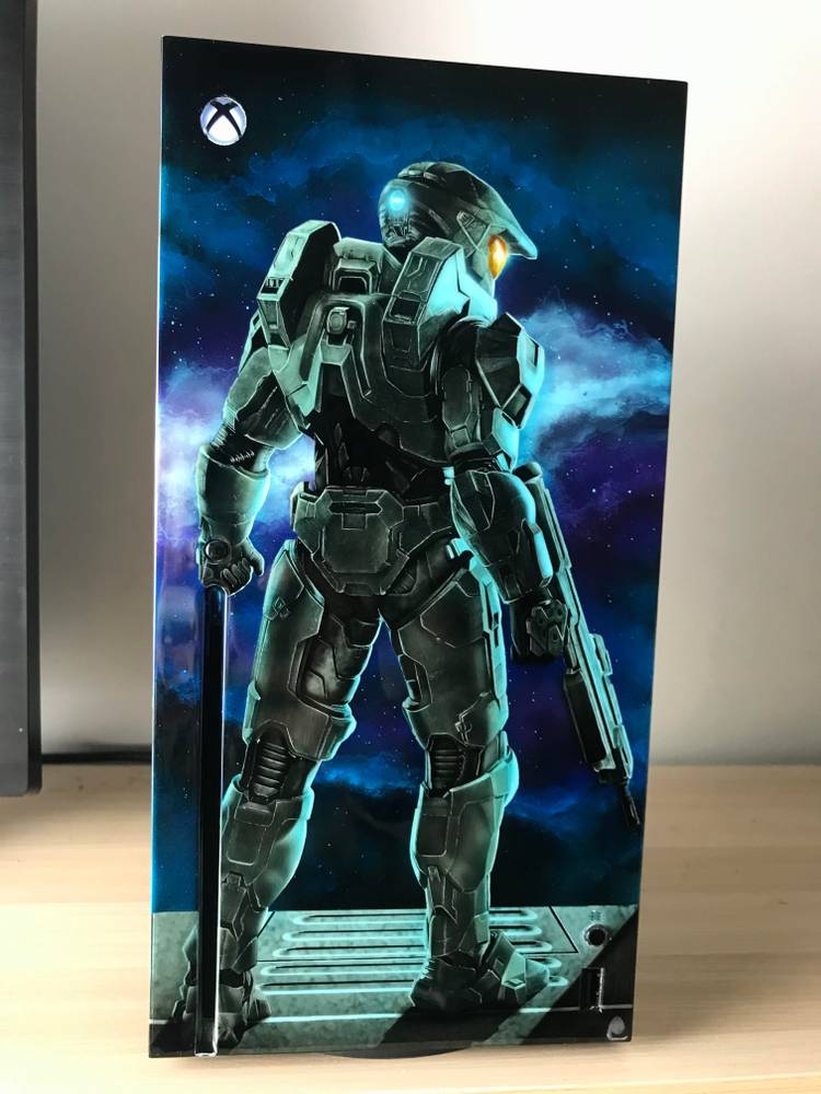 Halo's Master Chief Painted Onto Xbox Series X In Custom Design