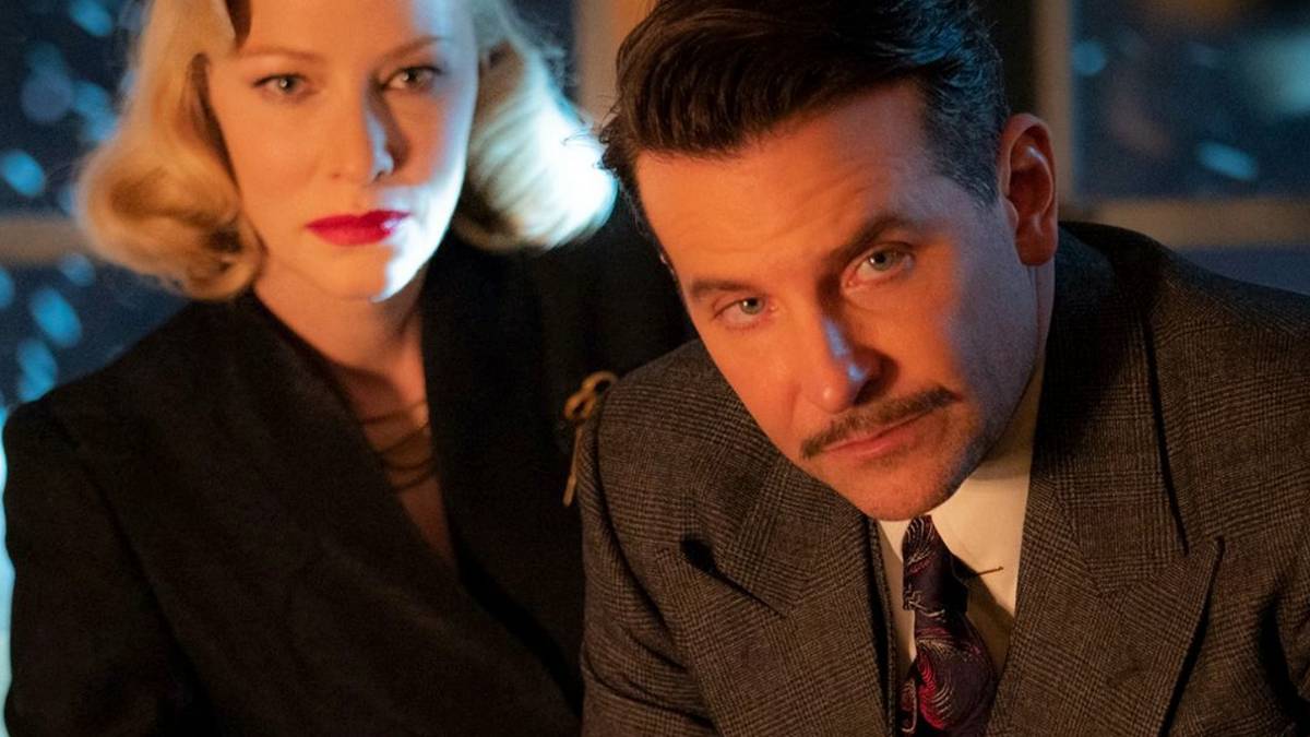 Bradley Cooper and Gigi Hadid Kiss During Taylor Swift's Eras Tour Show in  Paris | Entertainment Tonight, image size:1200x675