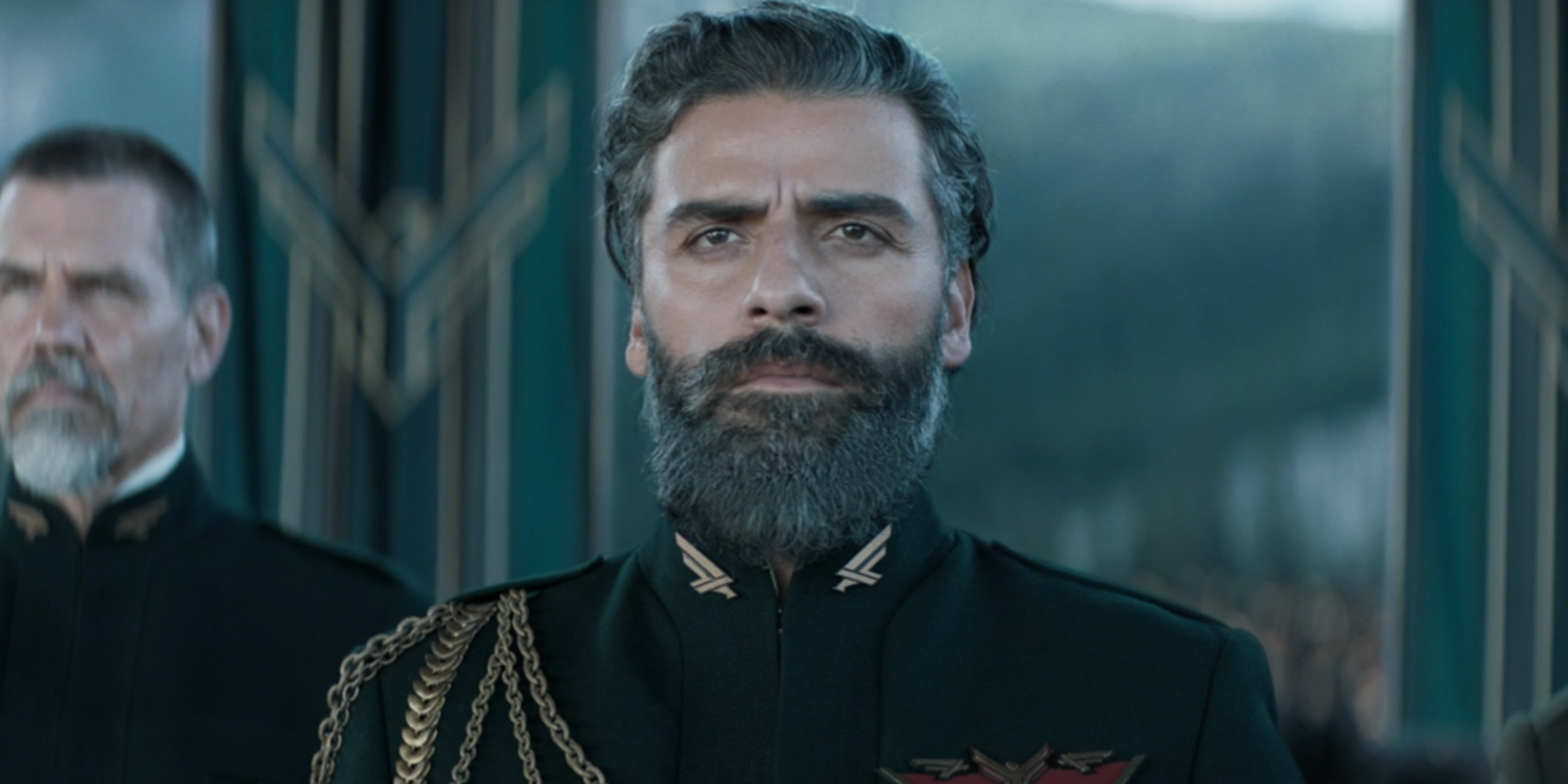 Duke Leto Atreides looking solemn in Dune 2021.