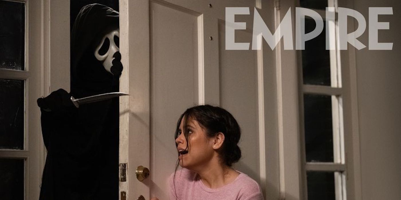 New Scream 2022 Image Shows Ghostface In Action