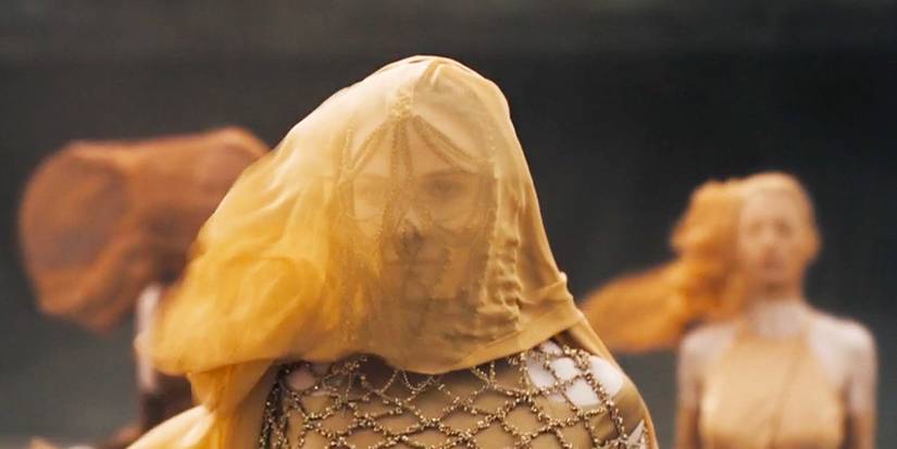 Dune: 8 Best Outfits From The Movie, Ranked Dune: 8 Best Outfits From The Movie, Ranked