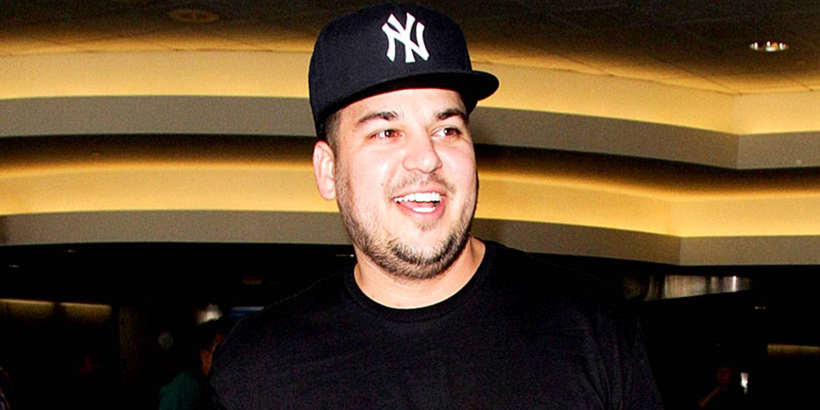 Rob K Rapper KUWTK: Rob Kardashian Makes Rare Appearance On Dinner Date With Sisters