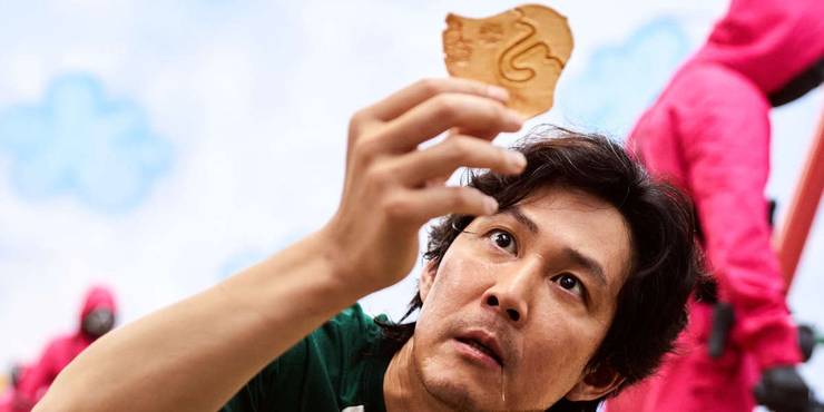 Squid Game: Did You Know The Meaning/Origins Of Those Games? 10 Round 2 honeycomb candy round in Squid Game