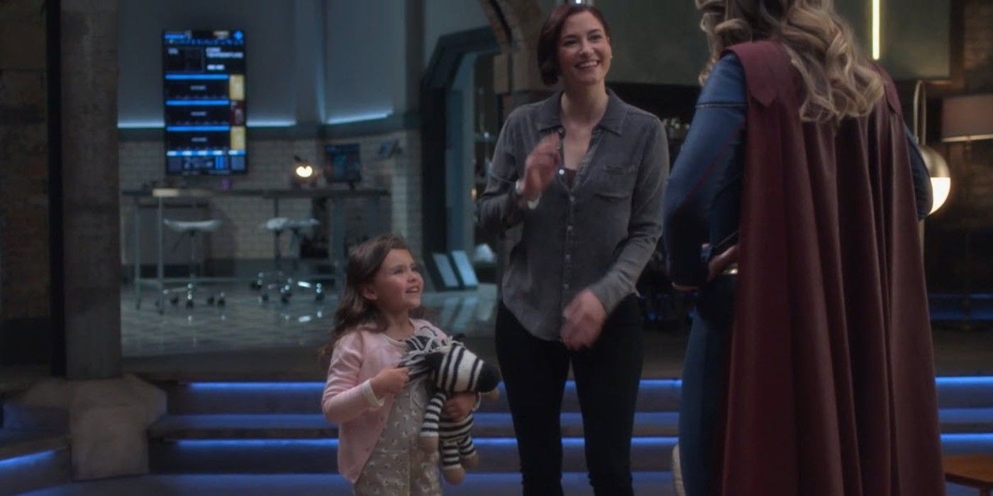 Supergirl-Hope-For-Tomorrow-Esme-Alex-an