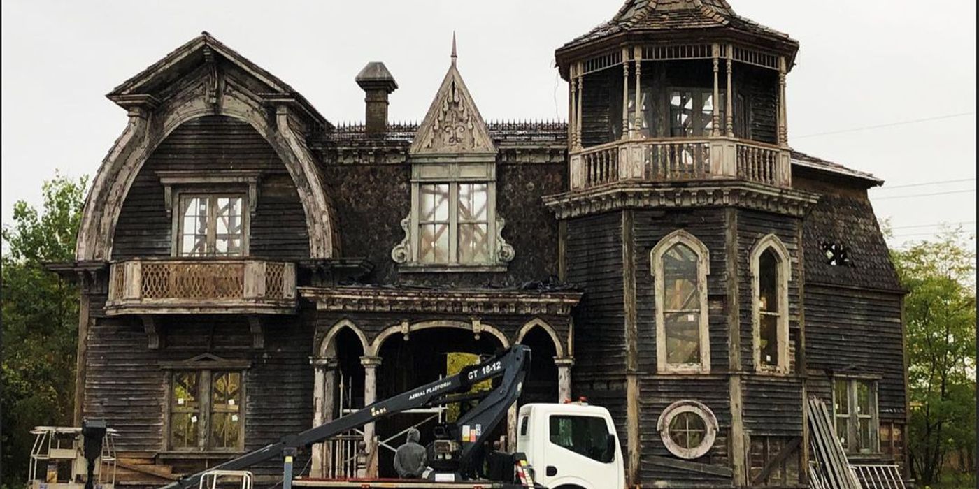 The-Munsters-House-Exterior.