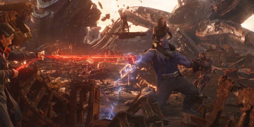 The Avengers fight Thanos on тιтan in Infinity War