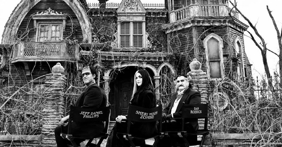 Rob Zombies Munsters Set Photos Reveal First Look At Cast & Costumes
