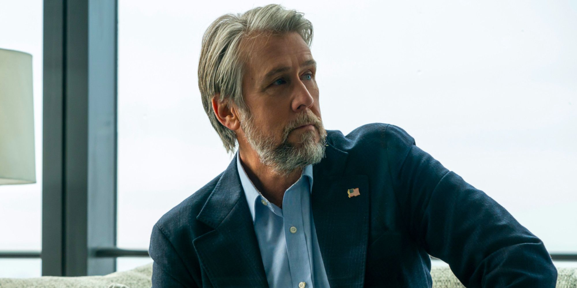 Alan Ruck como Connor Roy em sucessão