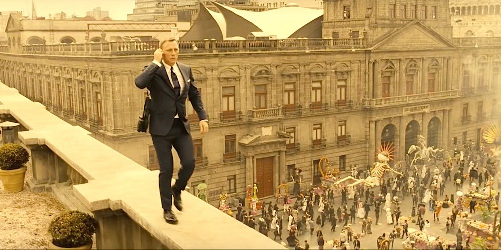 James Bond on a rooftop in Spectre Cropped