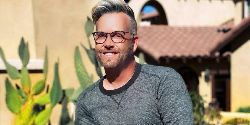 Armando Rubio and Kenneth Neidermeier from 90 Day Fiancé: The Other Way posing outside in grey shirt