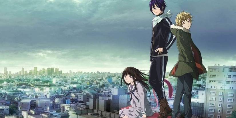 Les personnages principaux de Noragami posant sur fond de ville