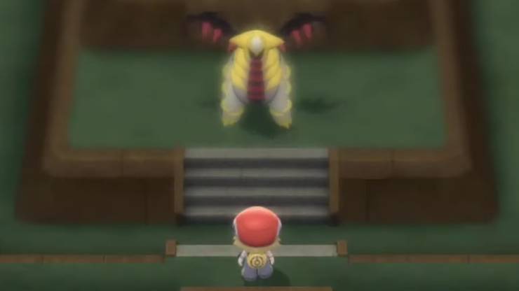 trenerzy zmierzą się z Giratiną w grze Pokemon Brilliant Diamond i Shining Pearl ' s Turnback Cave.