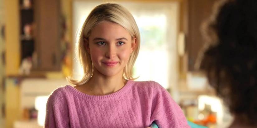 Veronica smiling at Georgie in Young Sheldon