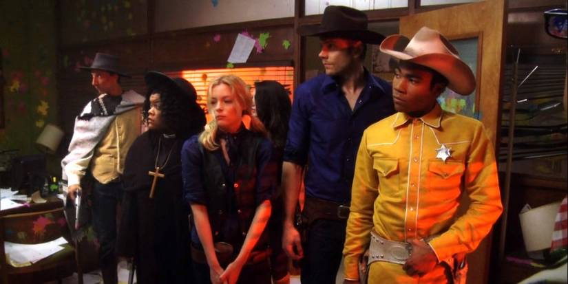 O elenco de Community em A Fistful of Paintballs.