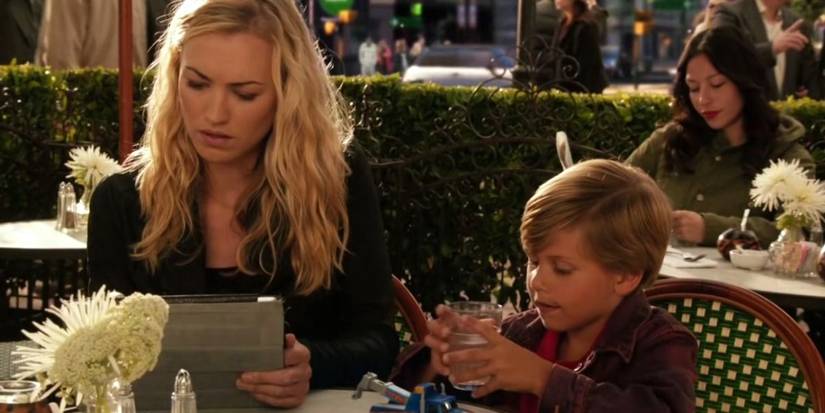 Hannah sitting at a restaurant with a young Harrison on Dexter.