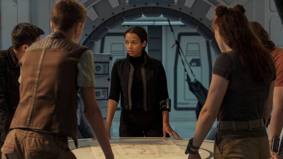 Max Jenkins, Mina Sundwall, & Taylor Russell Interview: Lost In Space S3