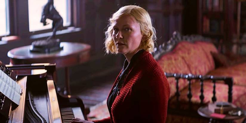 Rose Gordon sitting at the piano in The Power of the Dog