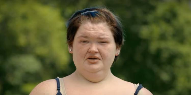 Amy Slaton in 1000-lb Sisters standing outside talking in short hair and strappy top
