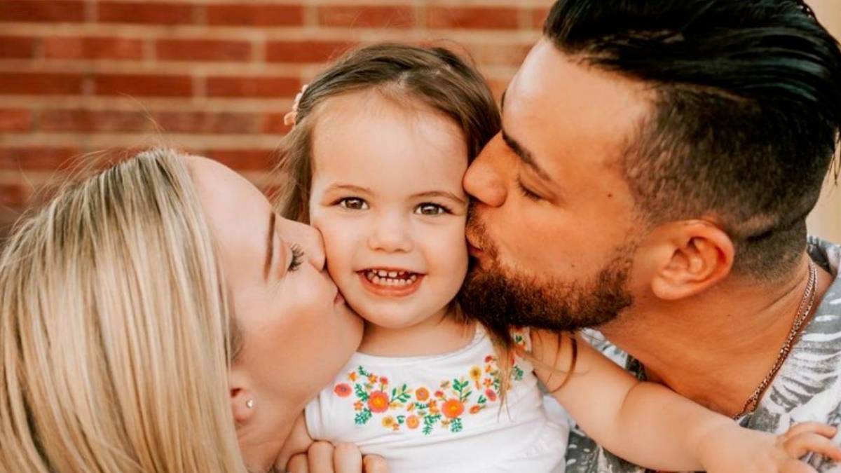90 Day Fiance stars Libby Potthast and Andrei Castravet kissing daughter Eleanor