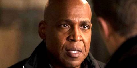 Robert Vance talking to someone in Manifest