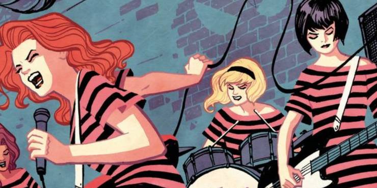 Mary Jane performs with Felicia in in Spider-Gwen #5