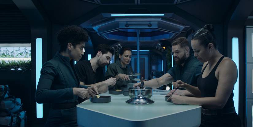 Prime Video's Upcoming Sci-Fi Series Proves The Need For A Reboot Of A 6-Part Space Opera Masterpiece 1 The Expanse season 6 cast huddled around a table eating