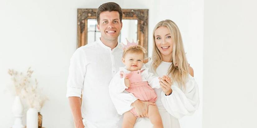 Yara Zaya and Jovi Dufren from 90 Day Fiancé in white clothes smiling with their daughter Mylah
