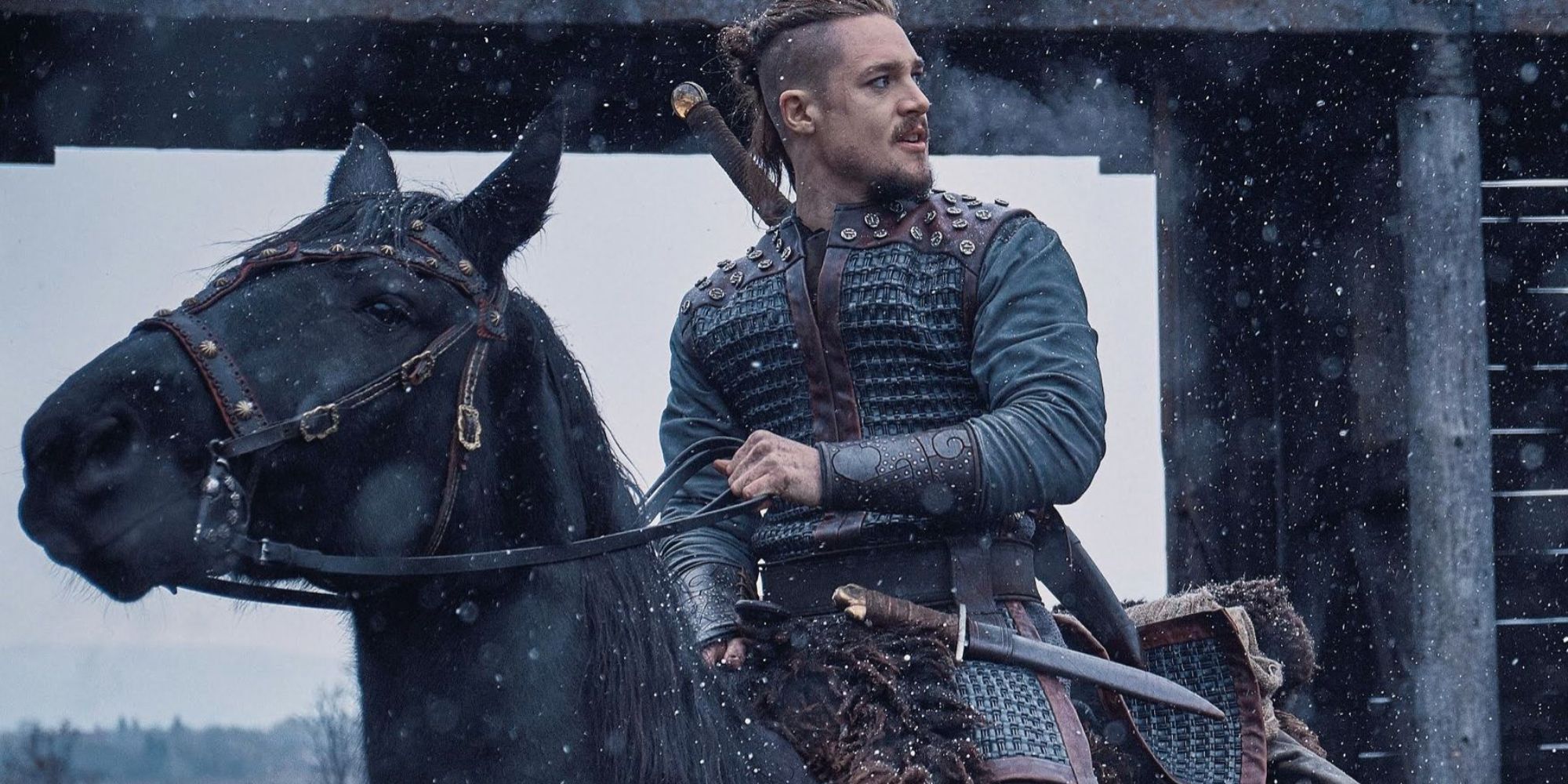 Alexander Dreymon as Uhtred of Bebbanburg in Netflixs The Last Kingdom on horseback